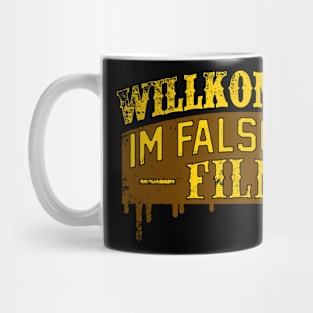 Willkommen im falschen Film - Verrücktes Leben Mug